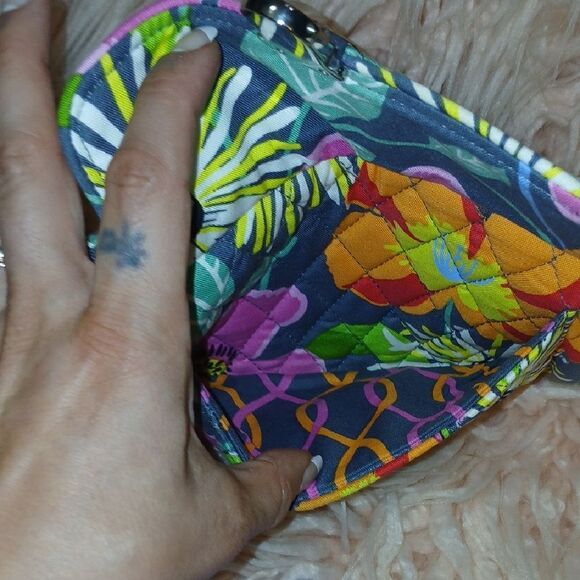 Vibrant Floral Women's Bag - Picture 4 of 9